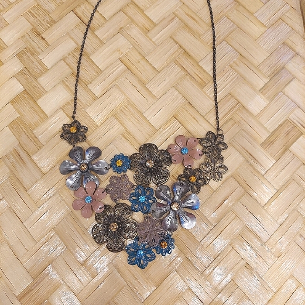 Y2K antique gold tone coquette girlhoodcore cascading floral necklace